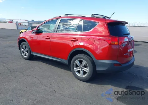 2015 Toyota Rav4 Xle z USA, uszkodzony, nr VIN 2T3WFREV3FW156345